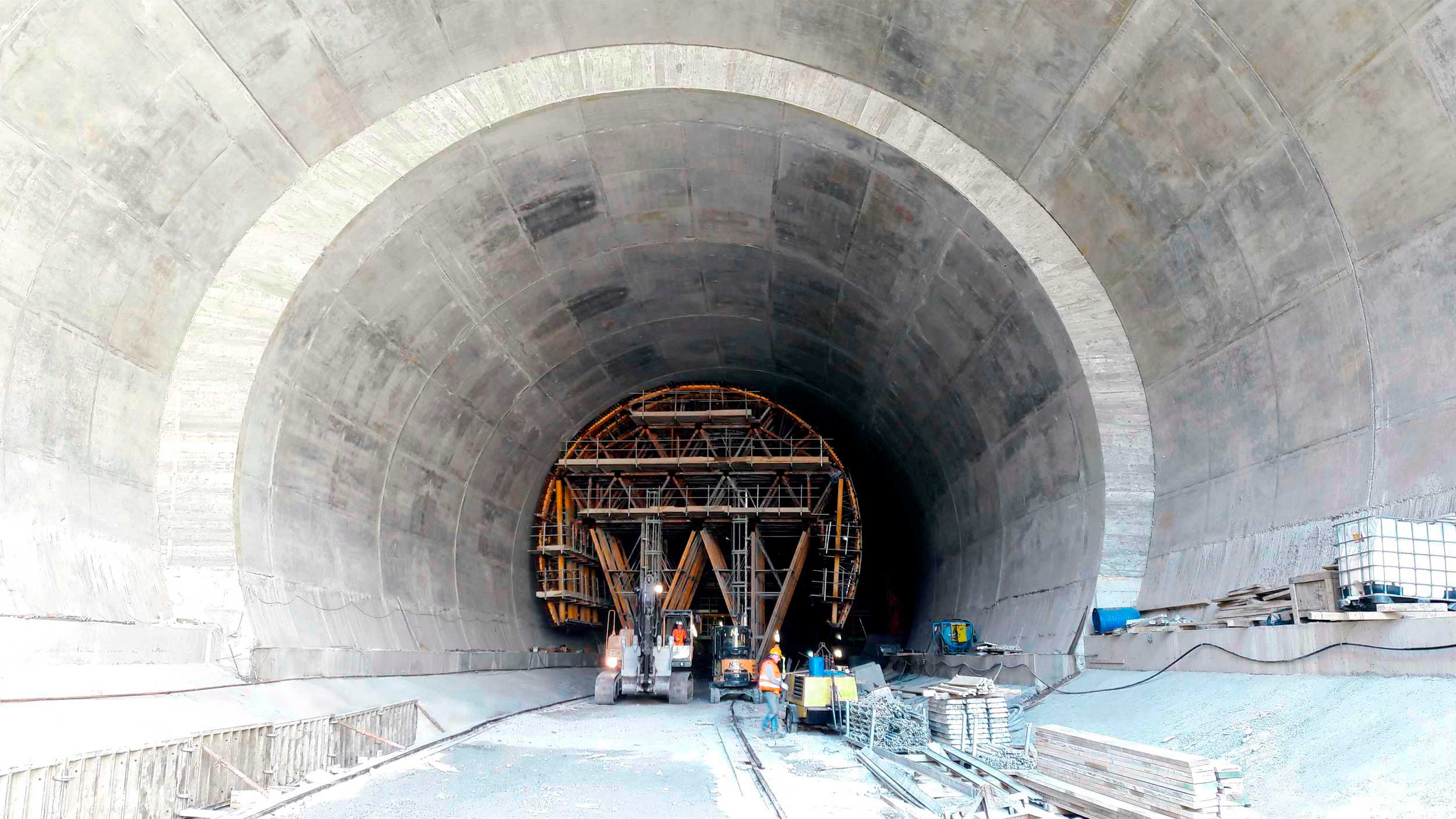 Sistemi di casseforme utilizzati per la costruzione di gallerie, canali, tunnel, ecc... (opere civili).