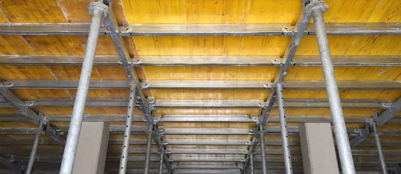 Spazio di lavoro sicuro grazie a una struttura ad elevata stabilità e ampiezza.