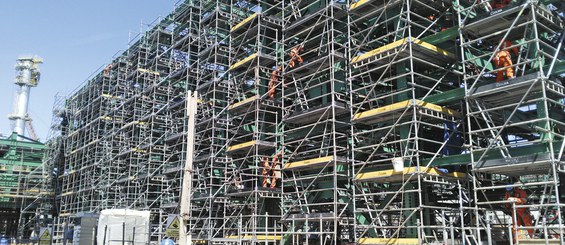 Ponteggio BRIO per lavorazioni di manutenzione e costruzione in una raffineria