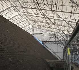 I tetti temporanei offrono protezione dalle intemperie