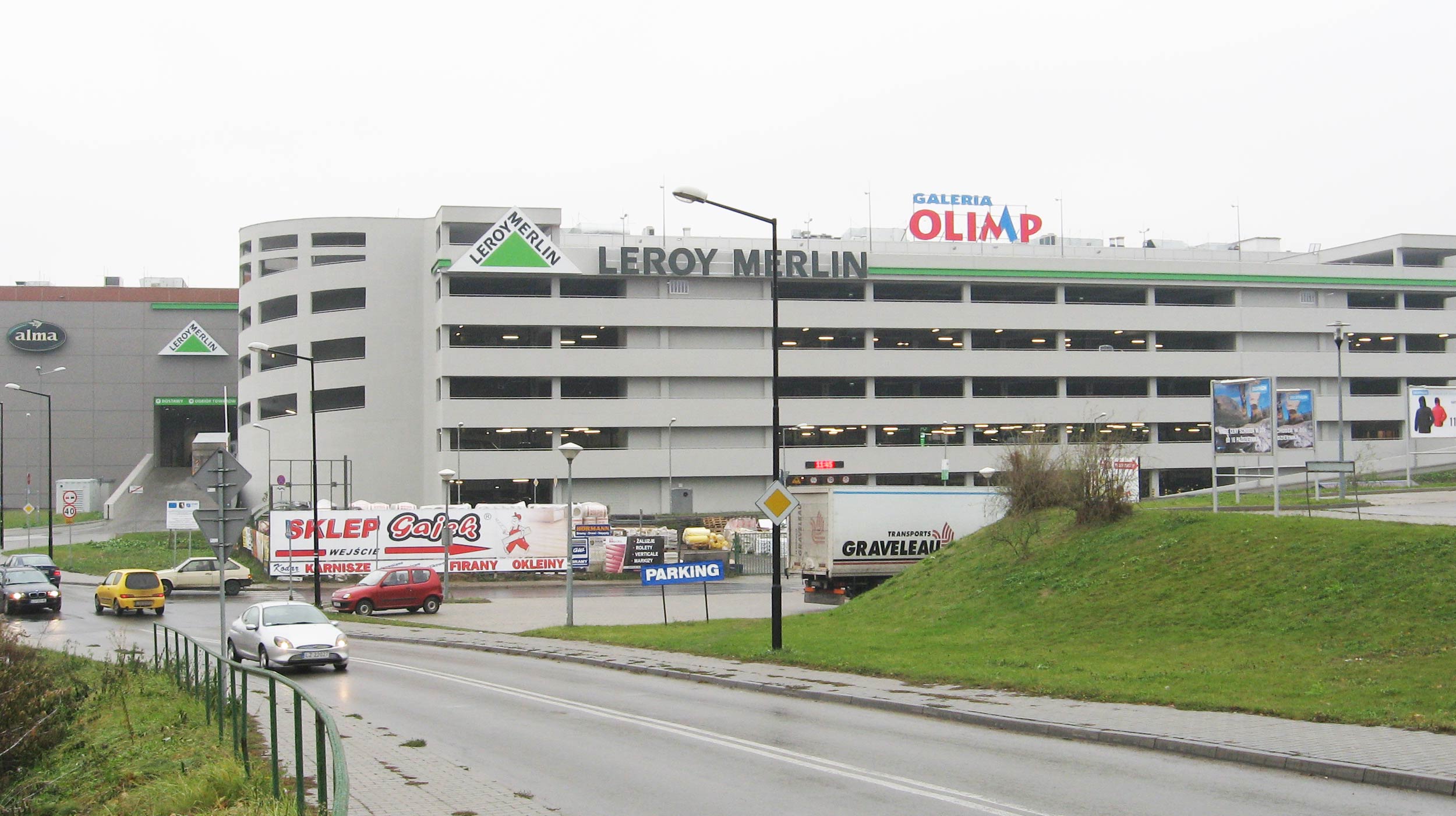 Si tratta del centro commerciale più grande di tutta la provincia di Lublino, grazie alla sua superficie totale pari a 126.000m².