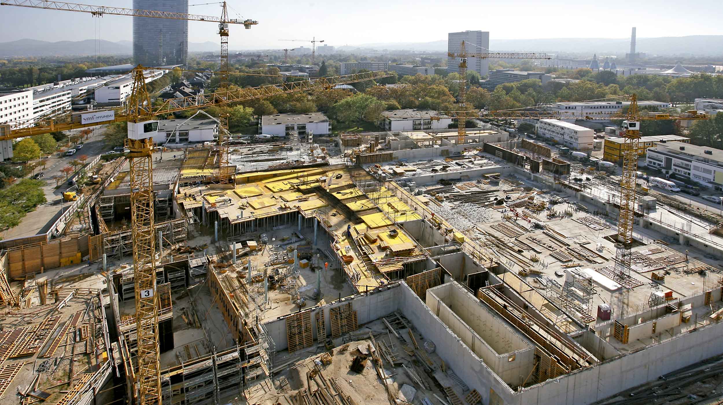 Posizionato nel cuore della città in prossimità del palazzo delle Nazioni Unite, questo complesso è unico nel suo genere in quanto rispetta gli standard tecnici più sofisticati.