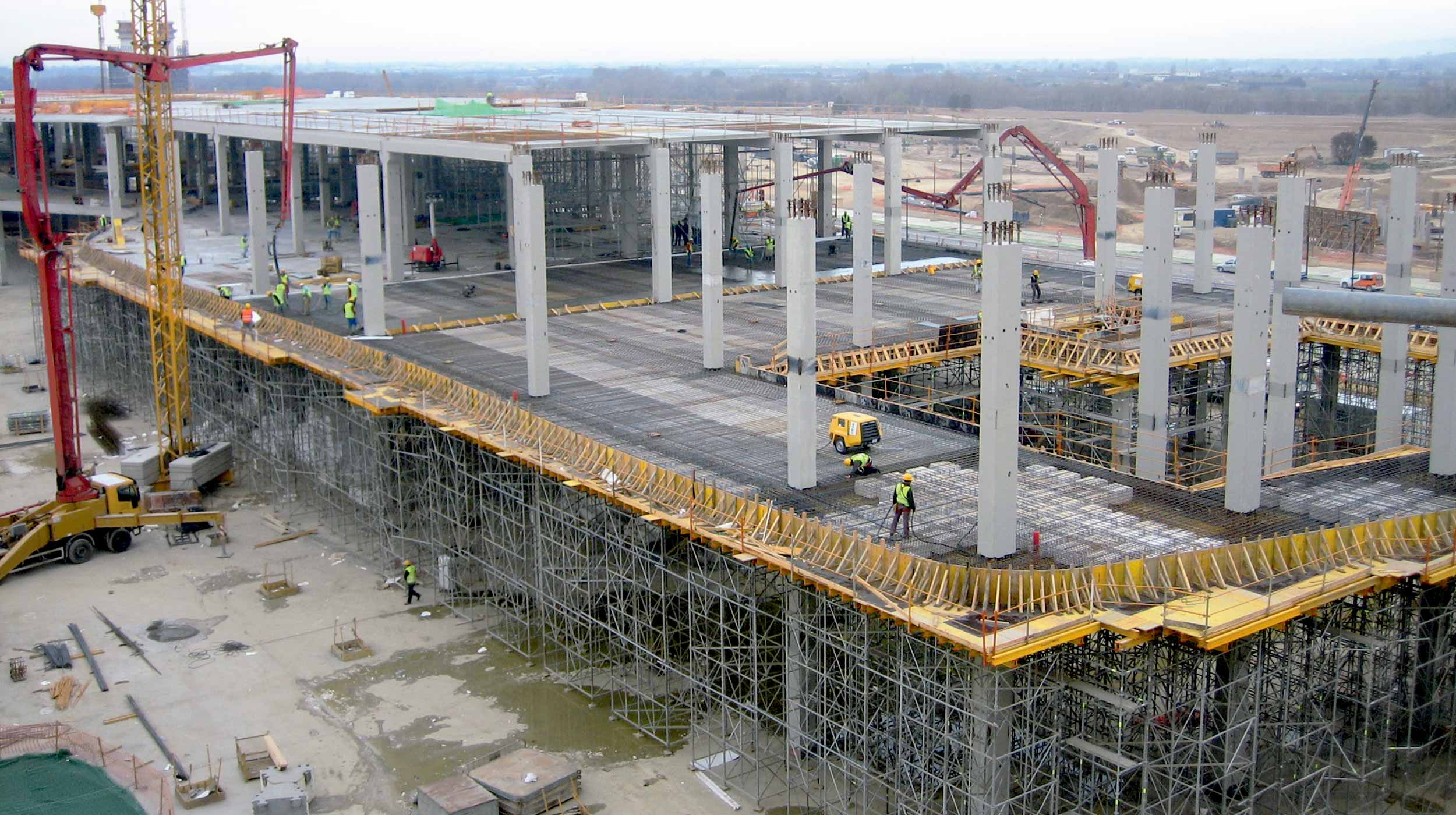 ULMA ha eseguito oltre 15 dei progetti edili costruiti in questo progetto, tra cui i più emblematici rimangono la Torre dell’Acqua, il Palazzo dei Congressi e il Parco Acquatico Metropolitano.