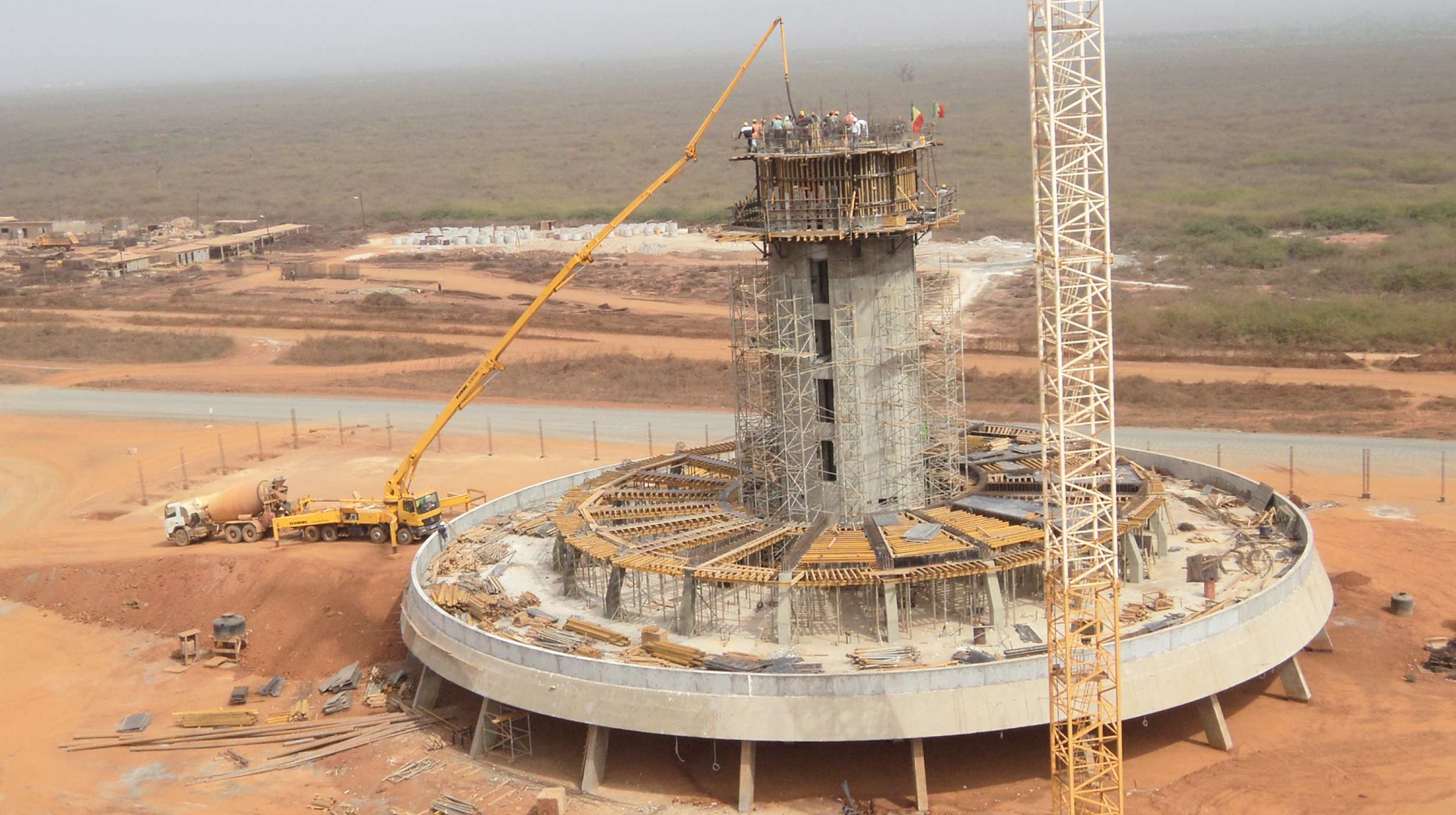 Grazie alla sua presenza anche in questa parte del mondo, ULMA è stata incaricata di costruire la torre di controllo di 49,74m presso l'Aeroporto Internazionale di Dakar.
