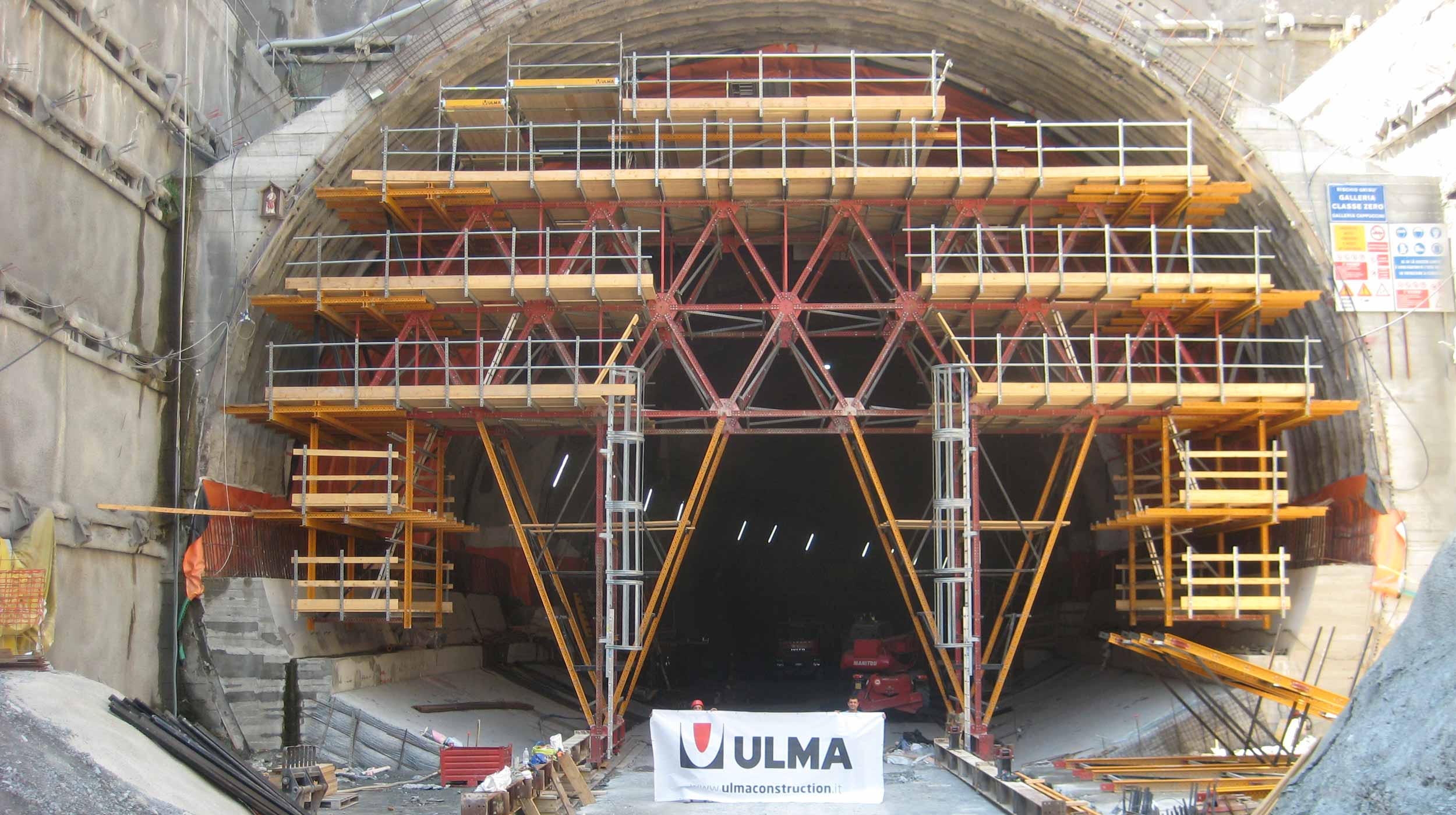 Ulma ha fornito il sistema MK come soluzione per il cantiere della Galleria Cappuccini: sistema noleggiabile che permette un avanzamento rapido dei lavori a costi ridotti