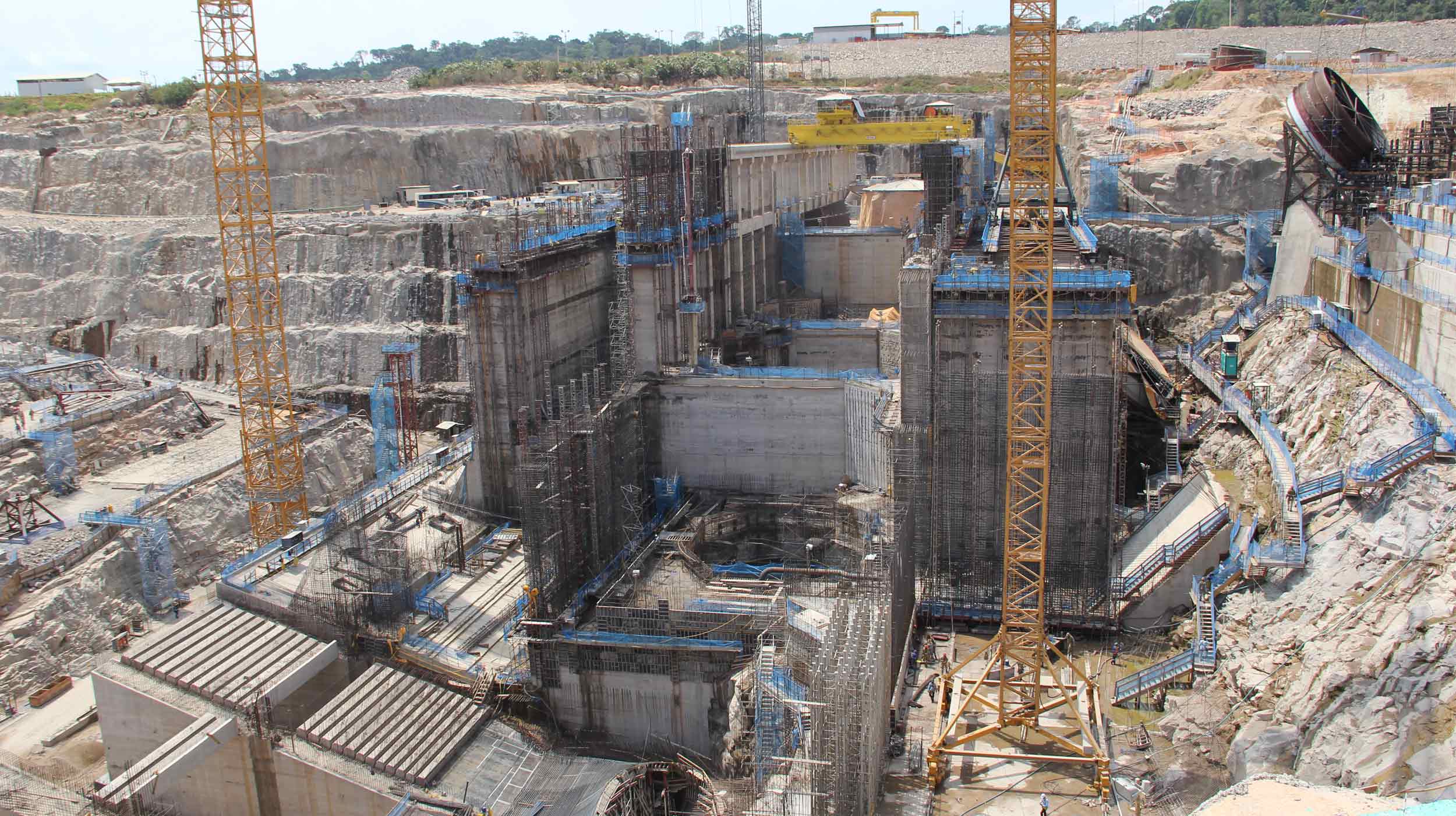 La centrale idroelettrica Teles Pires fa parte del programma infrastrutturale che coinvolge il Piano di Accelerazione della Crescita (PAC) del Governo Federale Brasiliano.