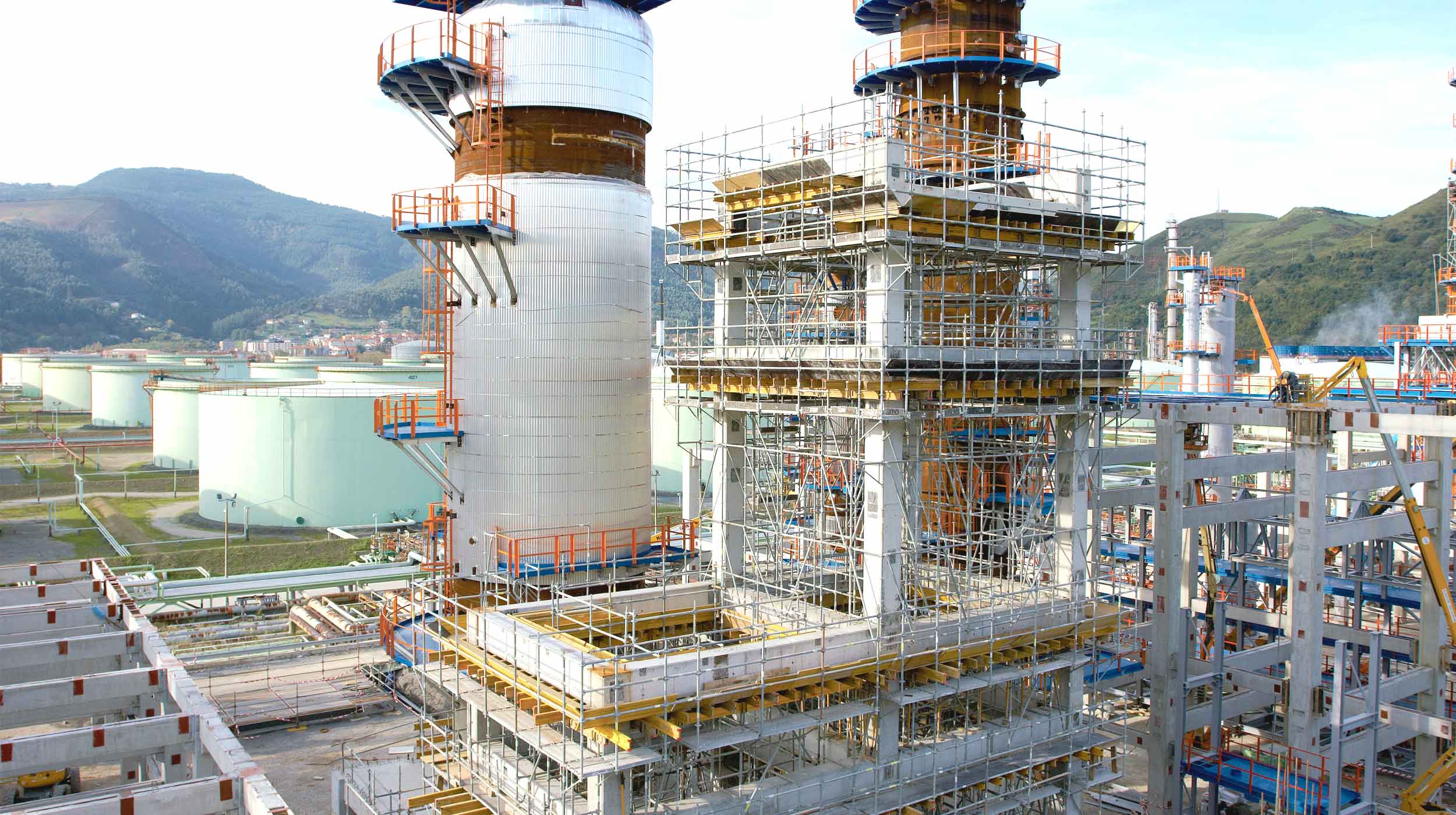 Con oltre 40 anni di attività, la raffineria Petronor è l'impianto più produttivo di tutta la penisola e uno dei più importanti in Europa.