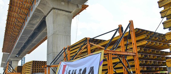 Autostrada a pedaggio Giacarta- Cikampek II, Karawang, Indonesia