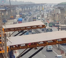 Autostrada a pedaggio Giacarta- Cikampek II, Karawang, Indonesia