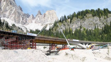 Ponte sul fiume Rudavoi, Belluno, Italia