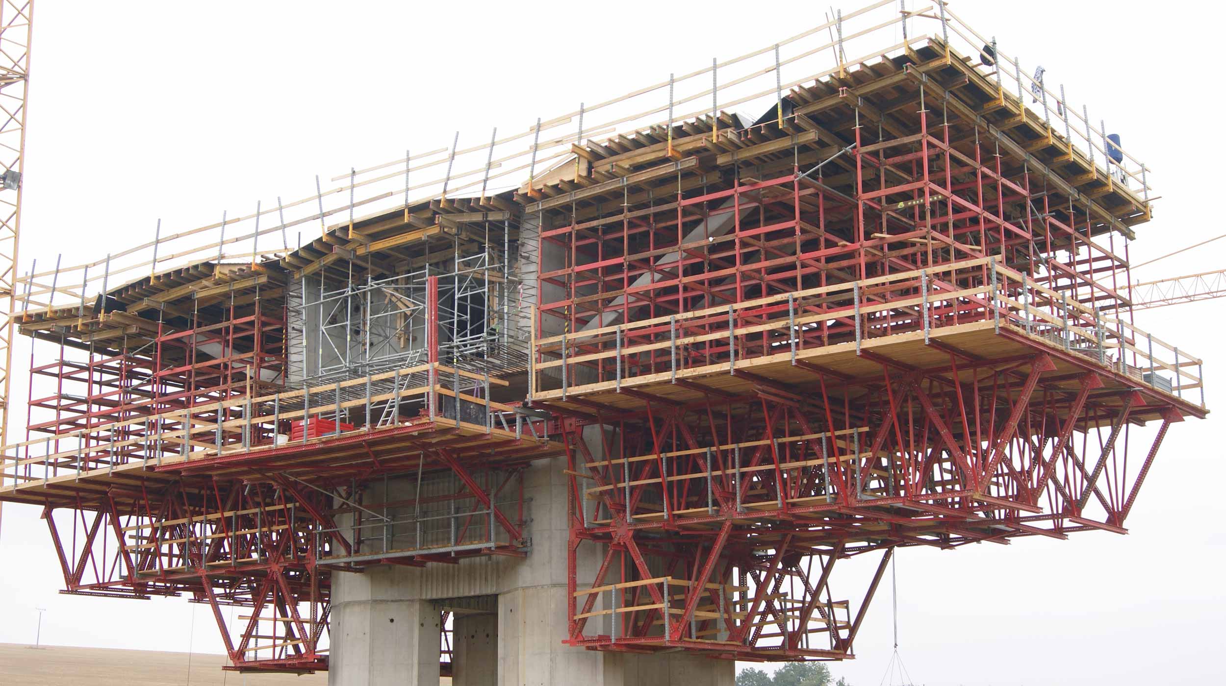 Questo ponte è parte della più importante autostrada attualmente in costruzione nella Repubblica Slovacca.