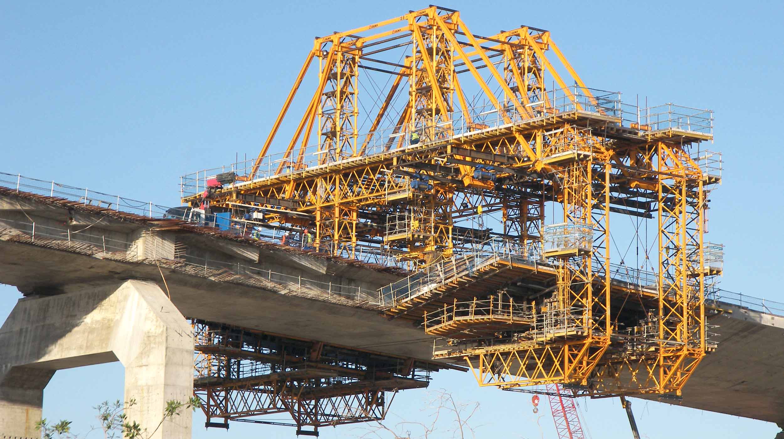 Il ponte sopra la Baia di Cadice, noto comunemente come il ponte "La Pepa", lungo 3.082m sarà il ponte più lungo in Spagna e uno dei più lunghi in tutto il mondo.