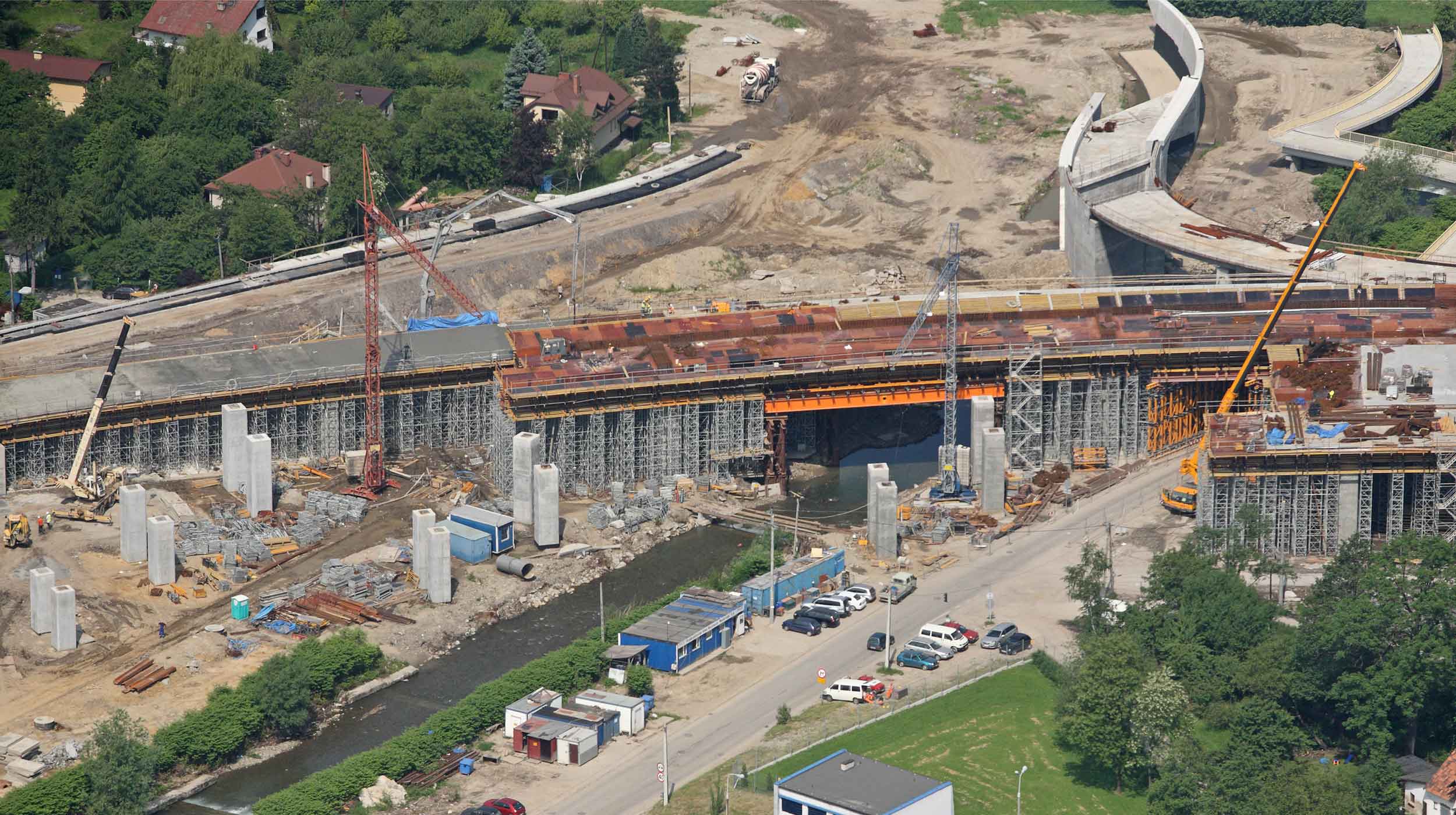 Si tratta della superstrada più lunga della Polonia e collega la zona di Bielsko-Biala con la Slovacchia.