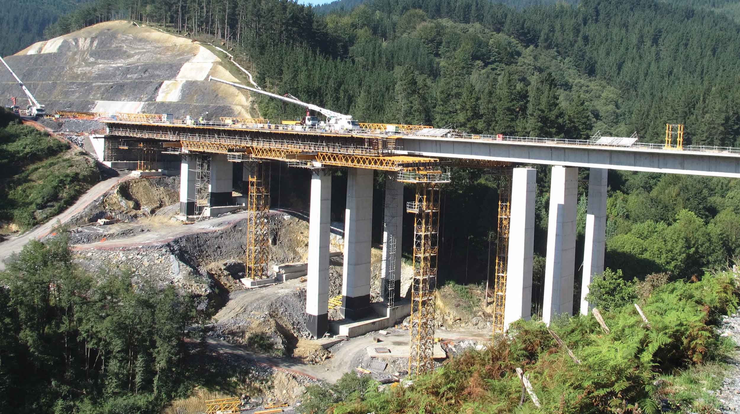 L'infrastruttura fa parte della linea ad alta velocità che collega Gasteiz/Vitoria - Bilbao - Donostia/San Sebastian nella tratta Arrasate/Mondragon - Elorrio.