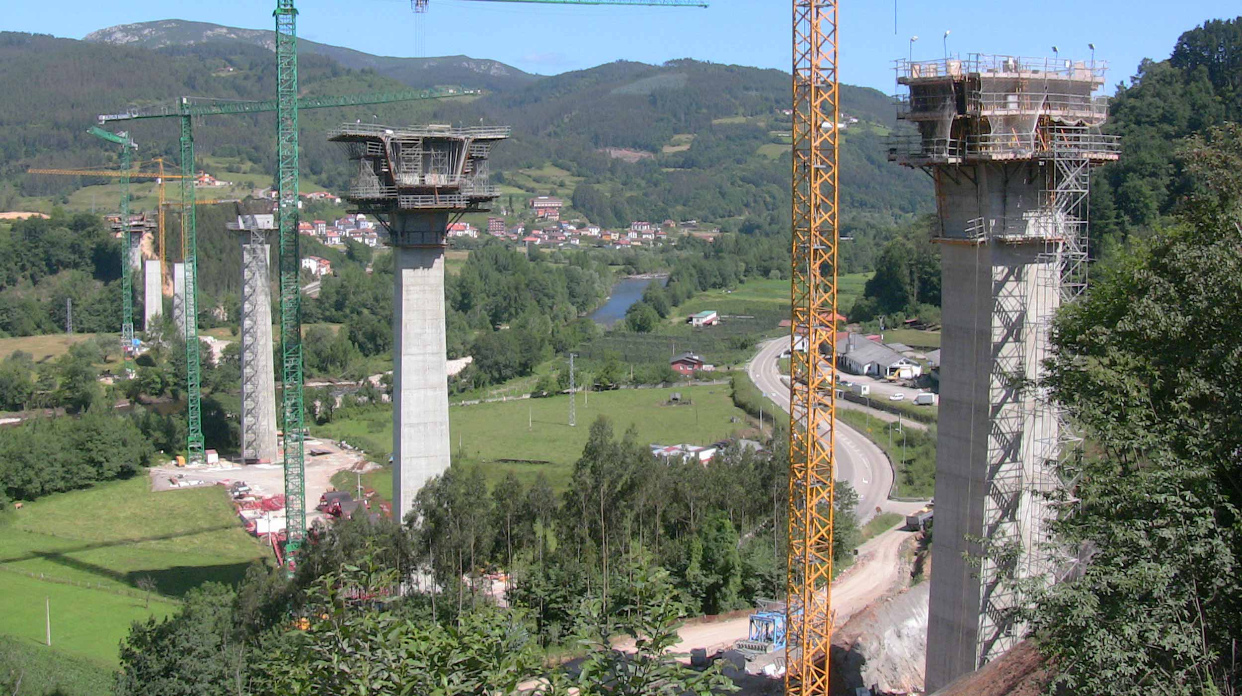 Questo viadotto è l'infrastruttura principale dell'autostrada Espina A63 nelle Asturie.