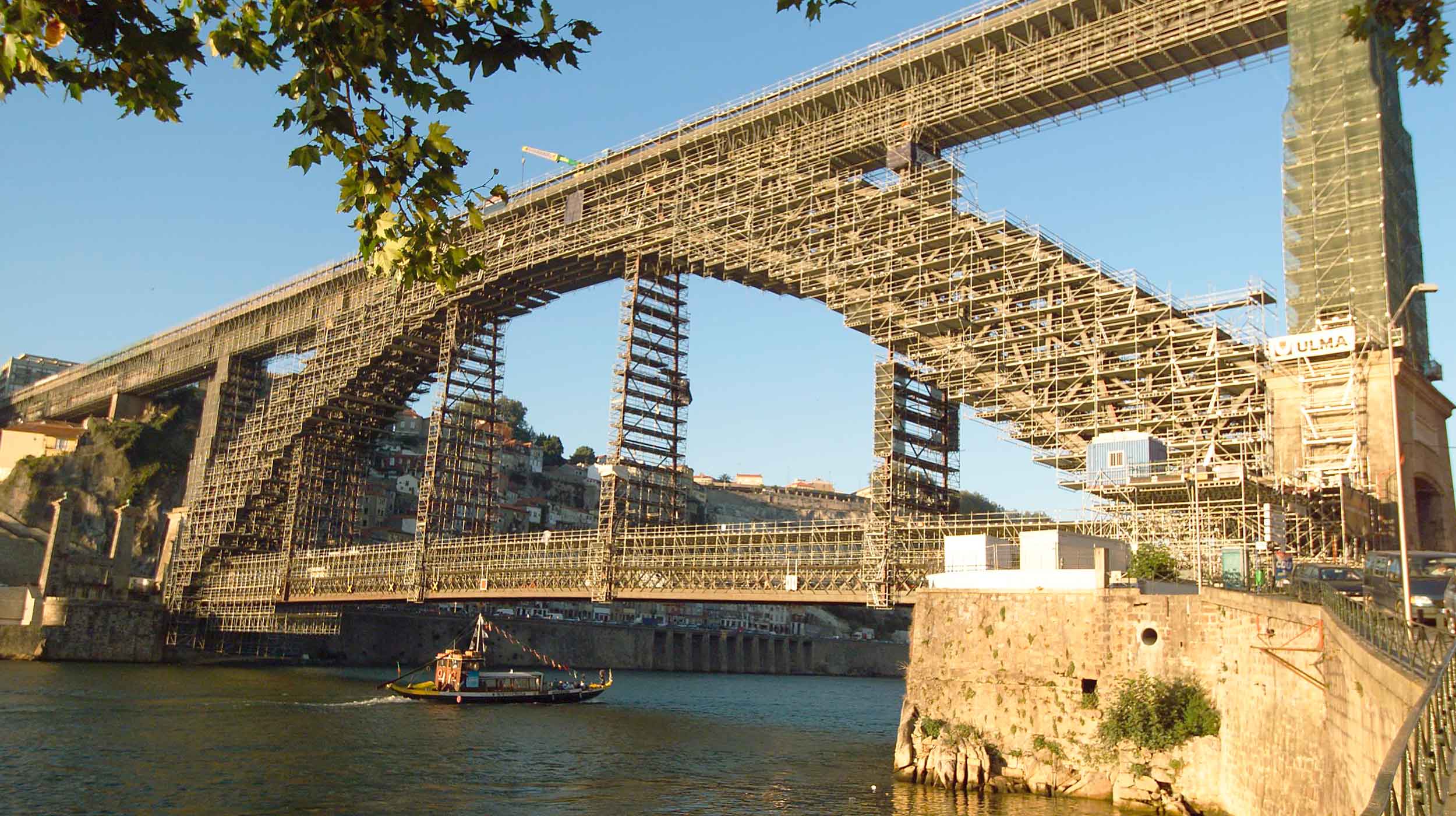 Tra i diversi ponti di Porto, questo è il più noto e quello di maggior impatto.