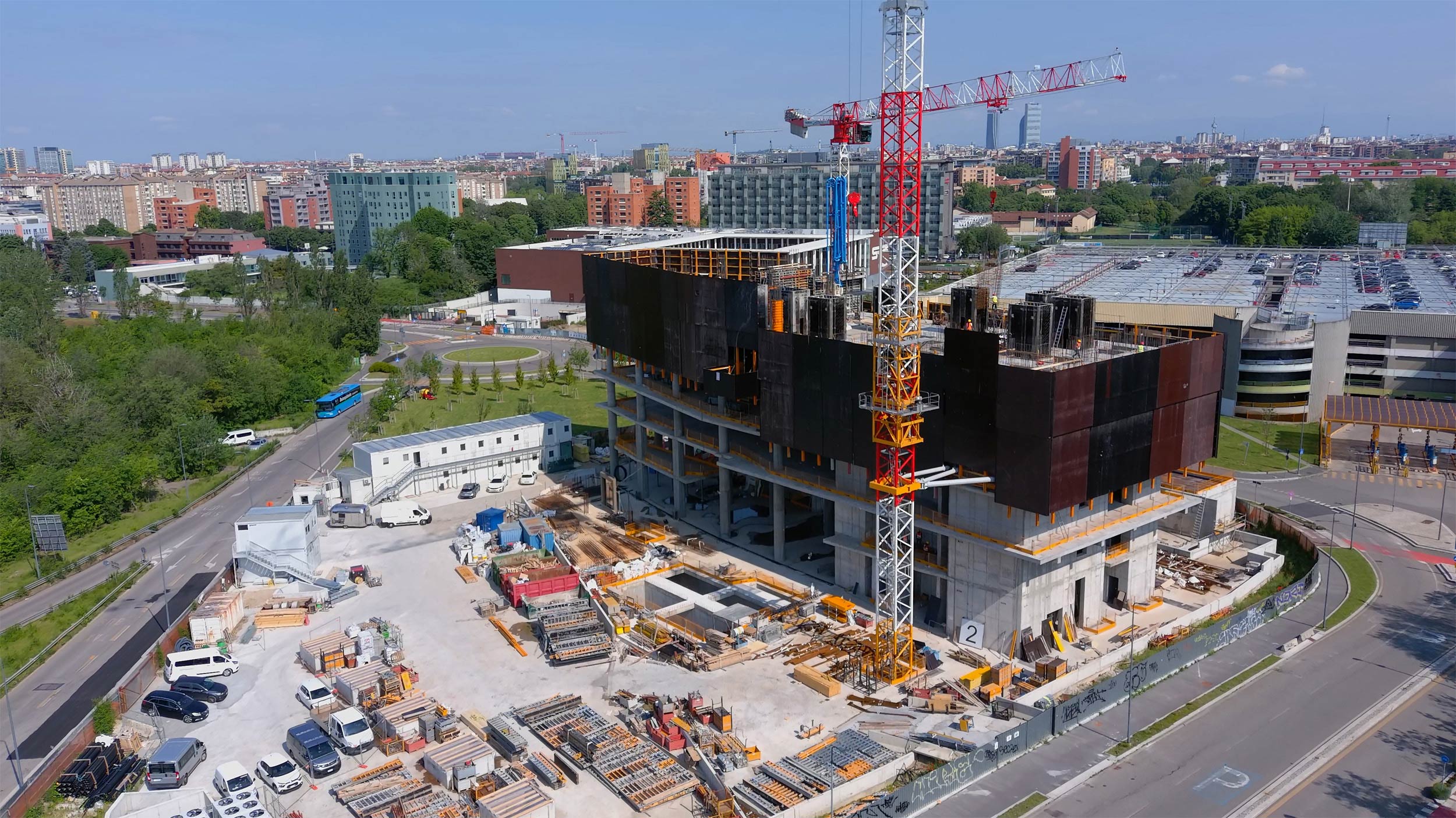 A sud di Milano, nel distretto della Barona e a pochi passi dalla stazione M2 Famagosta, sorge questo iconico progetto. Un nuovo grattacielo che raggiungerà una altezza di circa 100 metri.