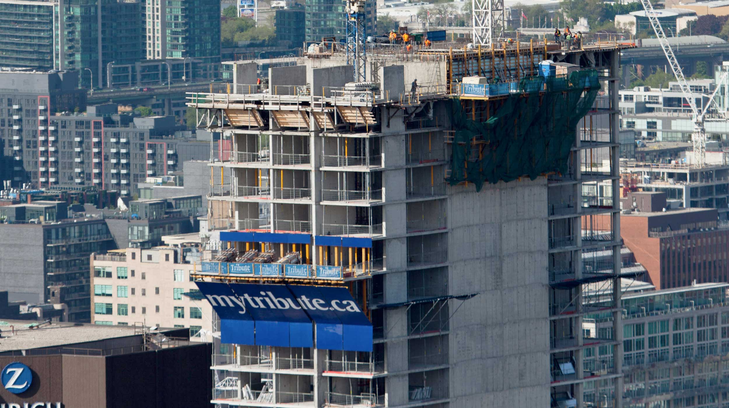 L'edificio residenziale RCMI, situato nel centro della città di Toronto, è un esempio di riguardo di unità abitative condominiali con interni e servizi esclusivi.