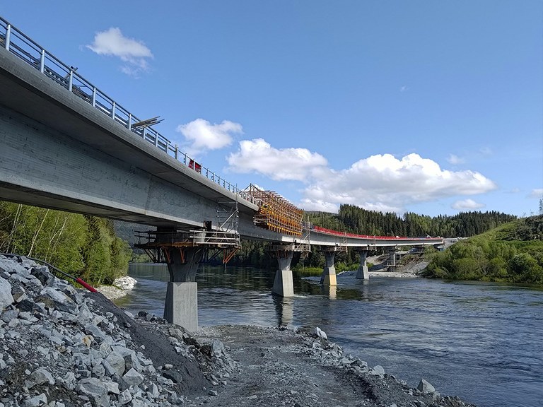 Ponte Valryggen in Norvegia: soluzione per il getto efficiente dei parapetti