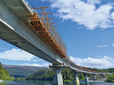 Ponte Valryggen in Norvegia: soluzione per il getto efficiente dei parapetti