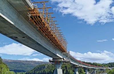Ponte Valryggen in Norvegia: soluzione per il getto efficiente dei parapetti